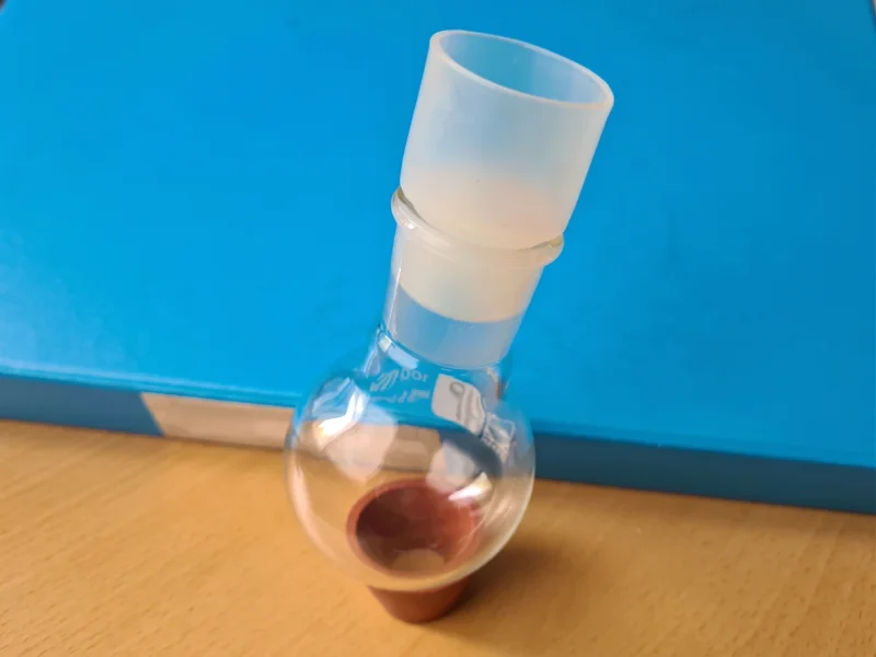 tappo-rovesciabile-in-gomma-per-provette-pipette-da-laboratorio